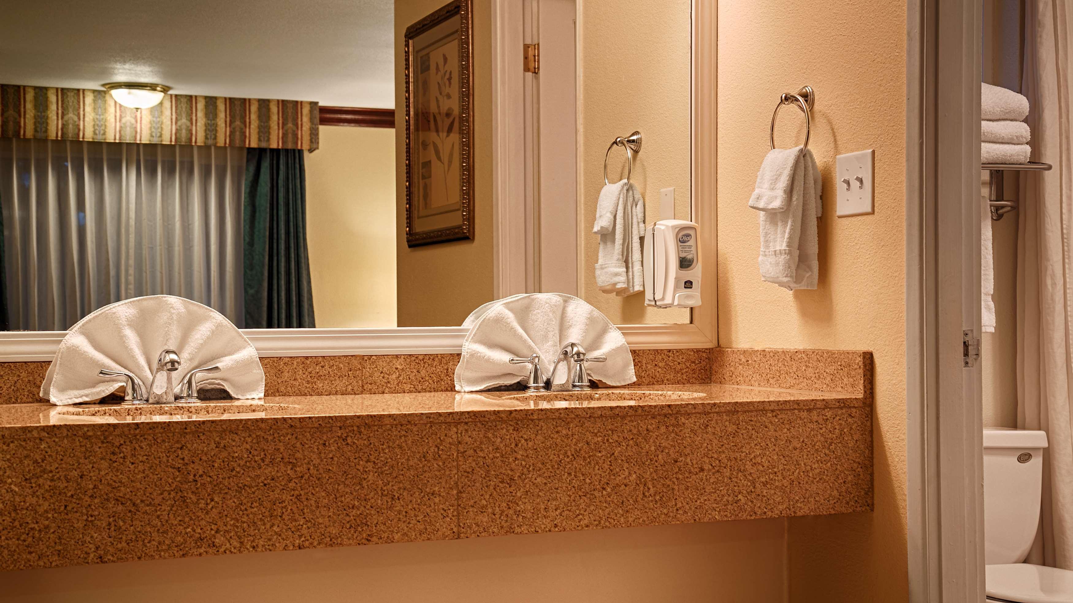 Best Western Garden Villa Inn Роузберг Экстерьер фото
