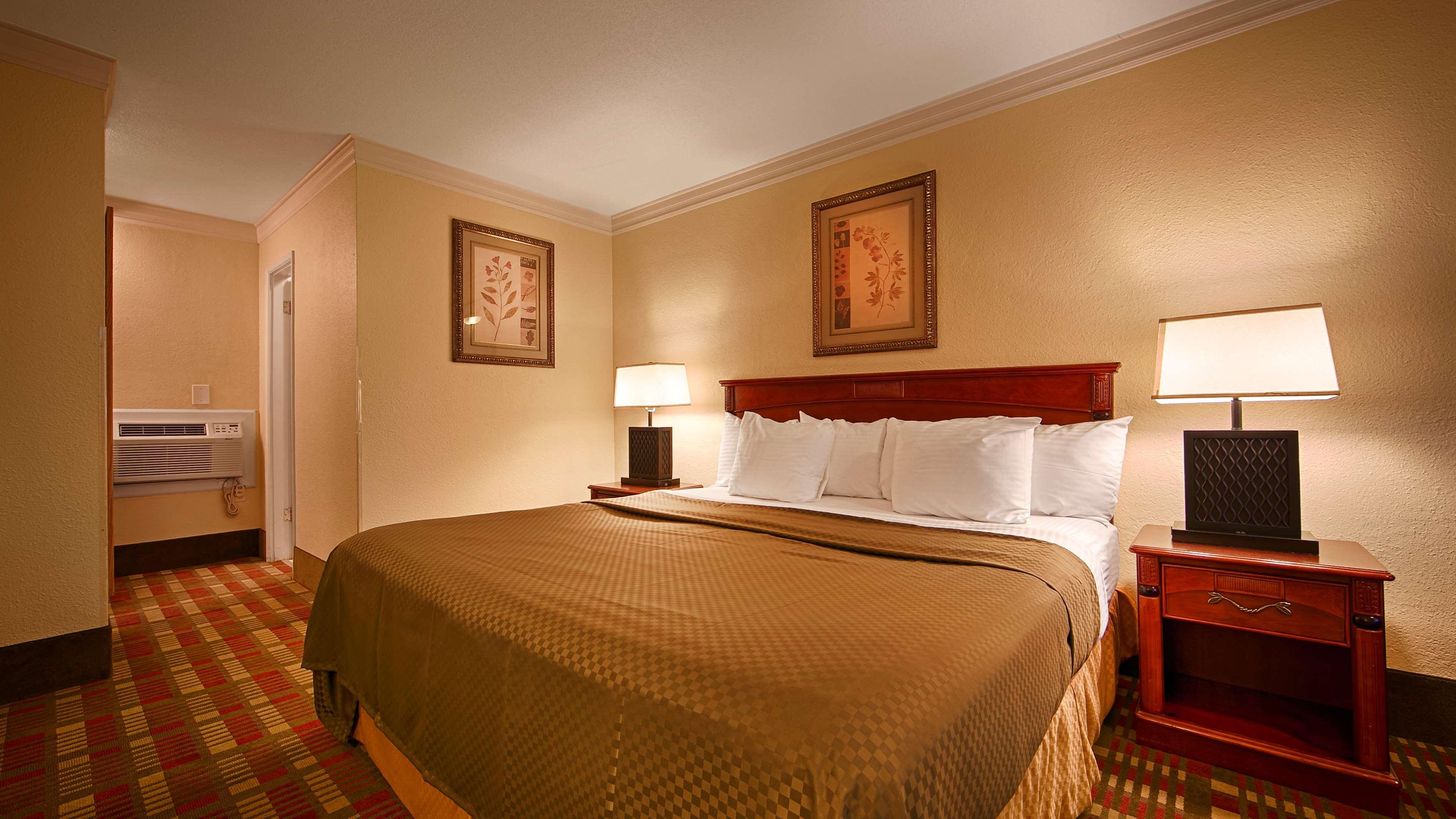 Best Western Garden Villa Inn Роузберг Экстерьер фото