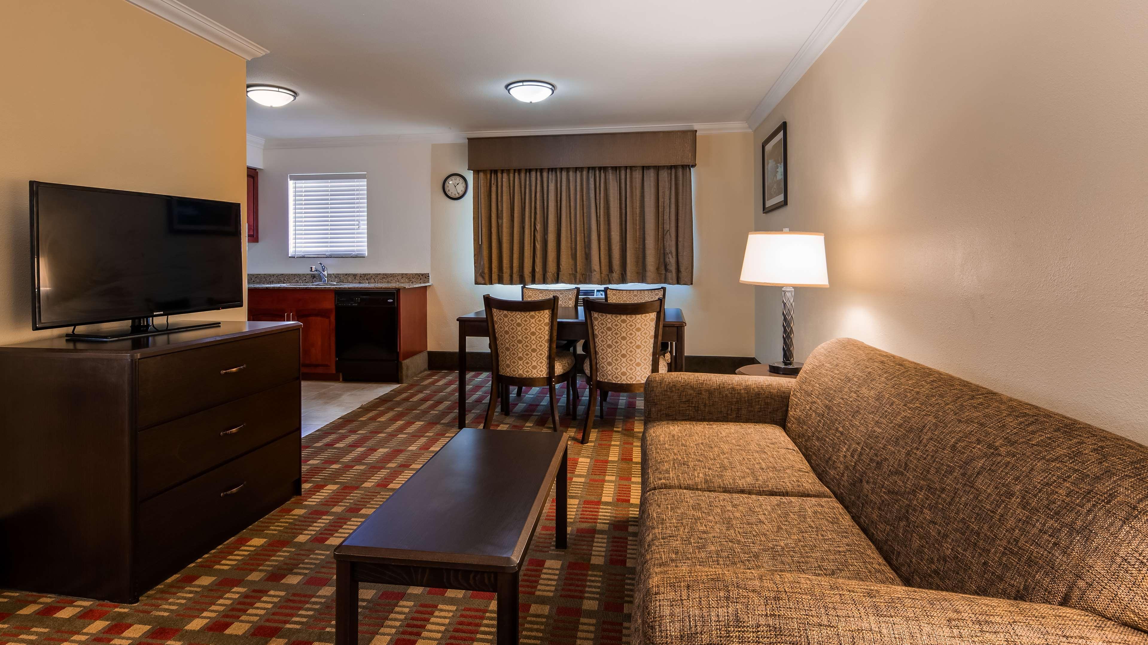 Best Western Garden Villa Inn Роузберг Экстерьер фото