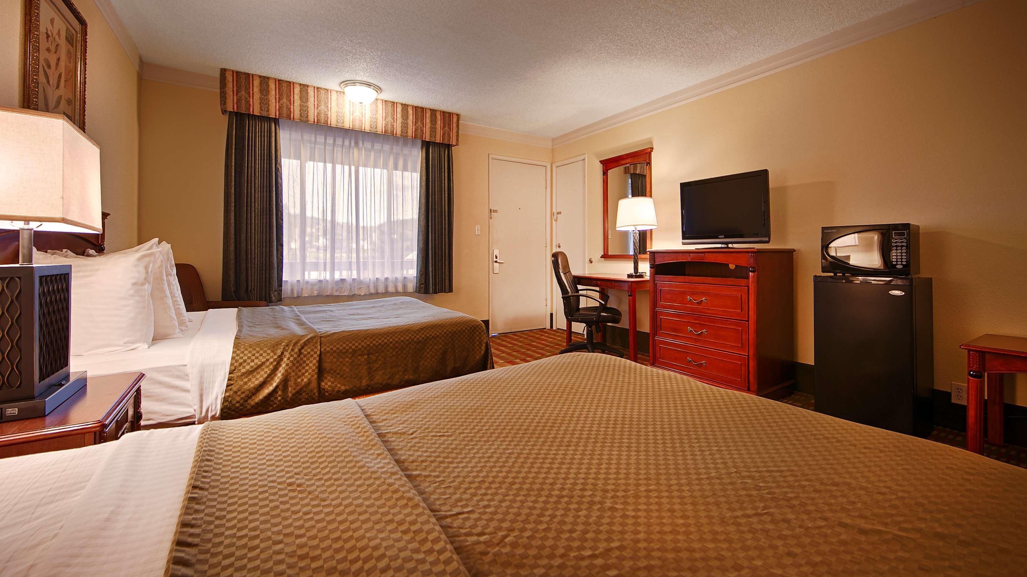 Best Western Garden Villa Inn Роузберг Экстерьер фото