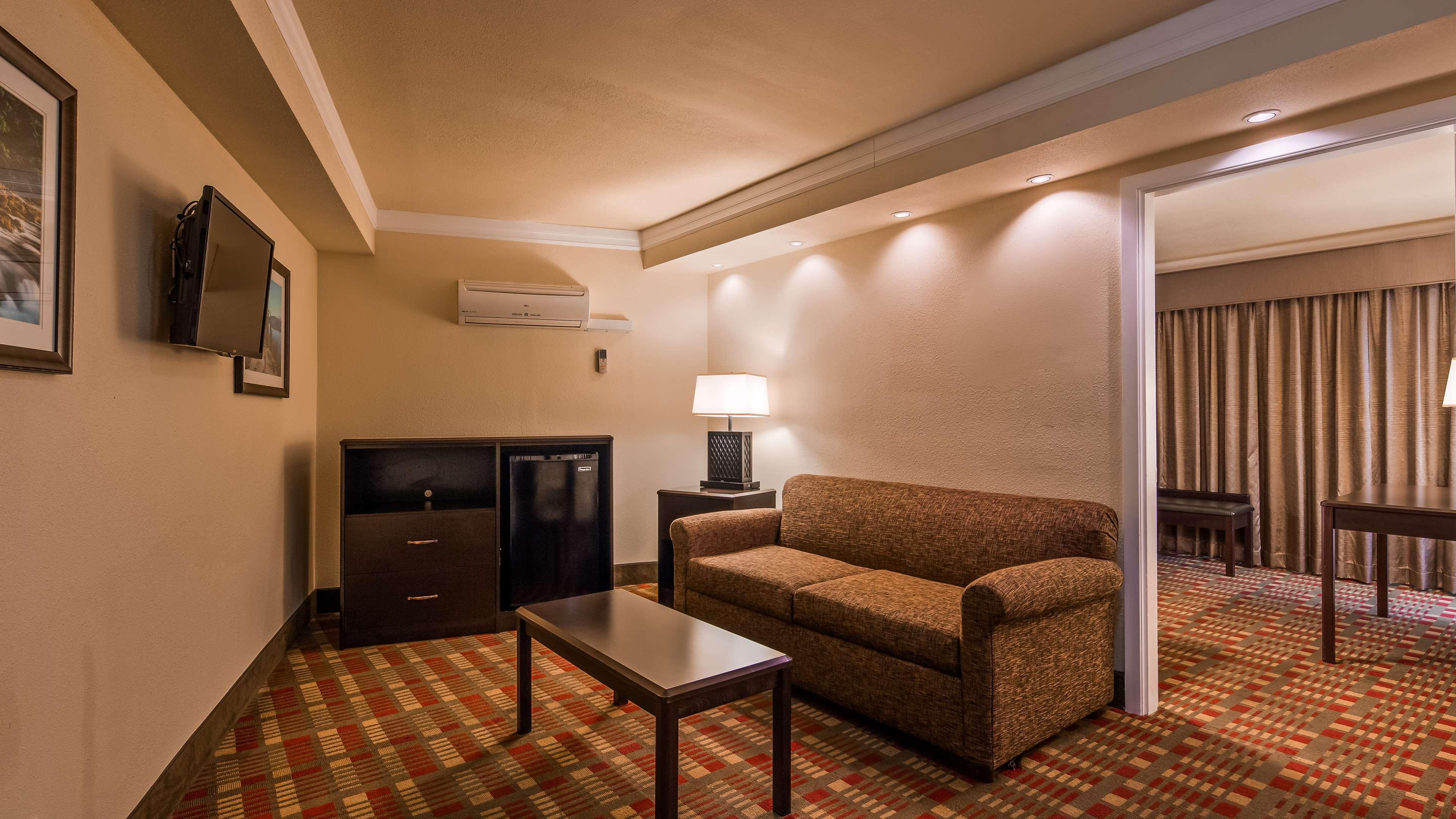 Best Western Garden Villa Inn Роузберг Экстерьер фото