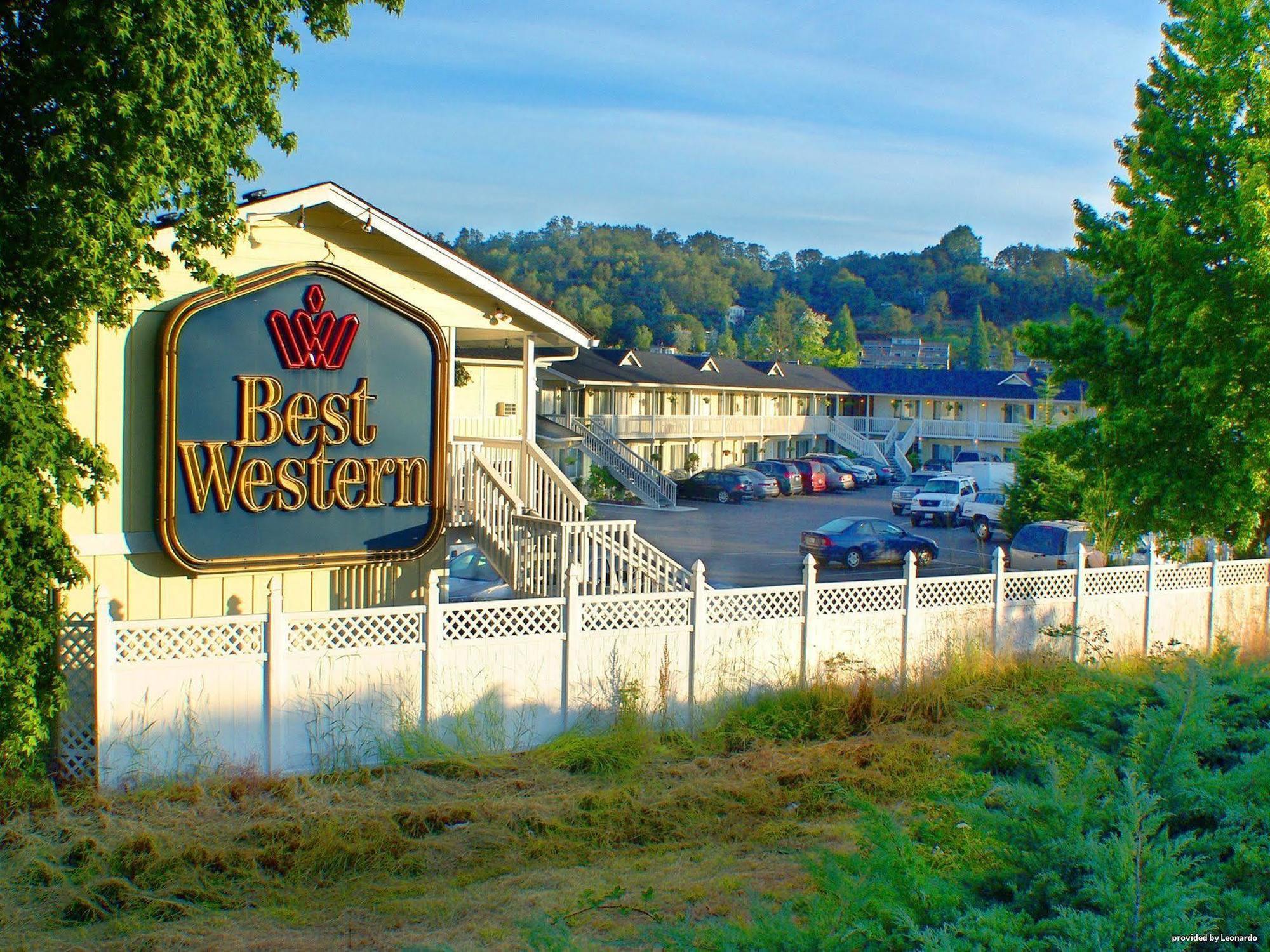 Best Western Garden Villa Inn Роузберг Экстерьер фото