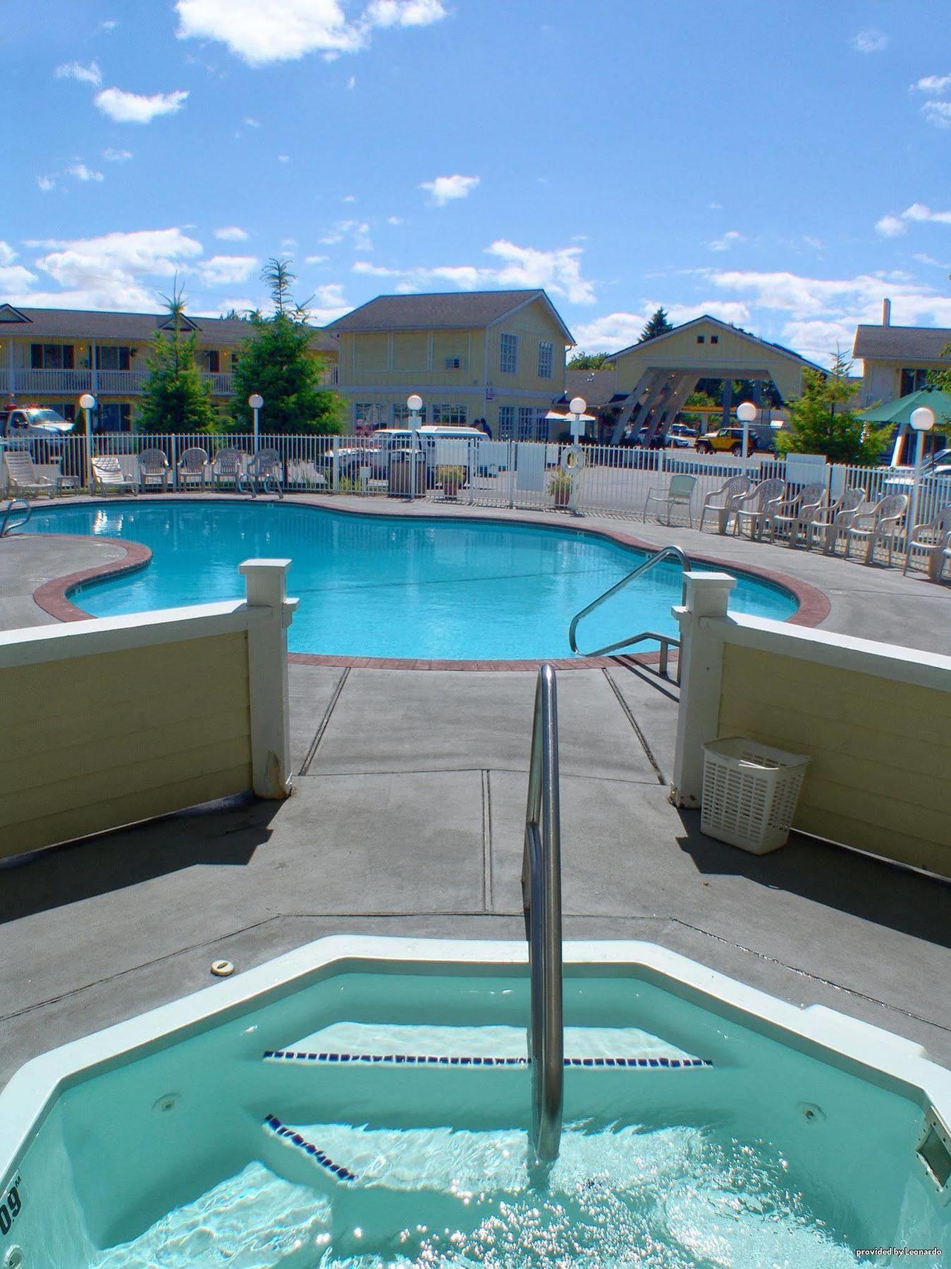 Best Western Garden Villa Inn Роузберг Экстерьер фото